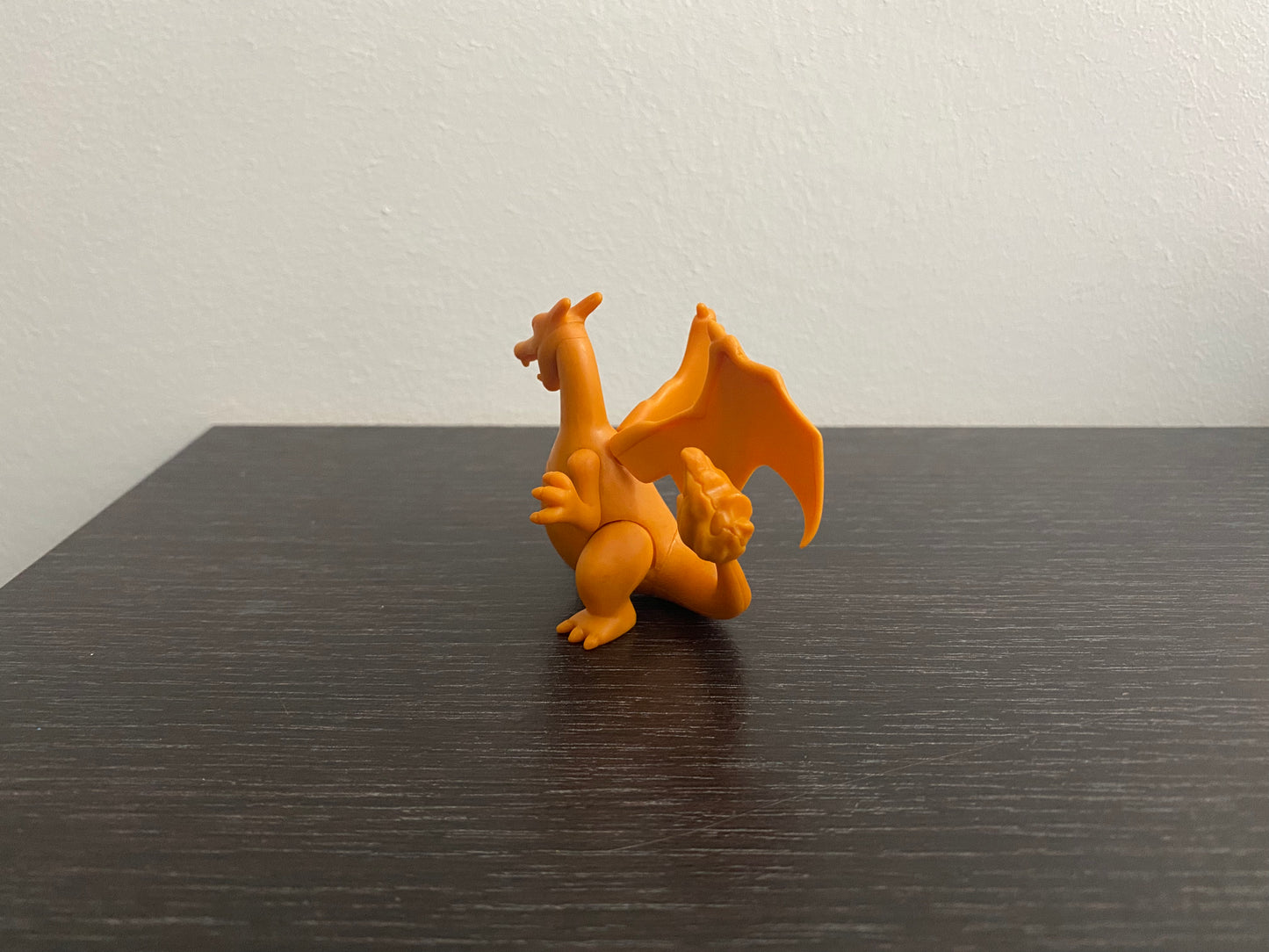 CHARIZARD HYPER SIZE MONOCOLORE - FIGURE TOMY CGTSJ