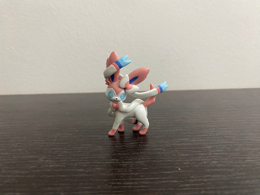 SYLVEON FIRST EDITION - FIGURE TOMY