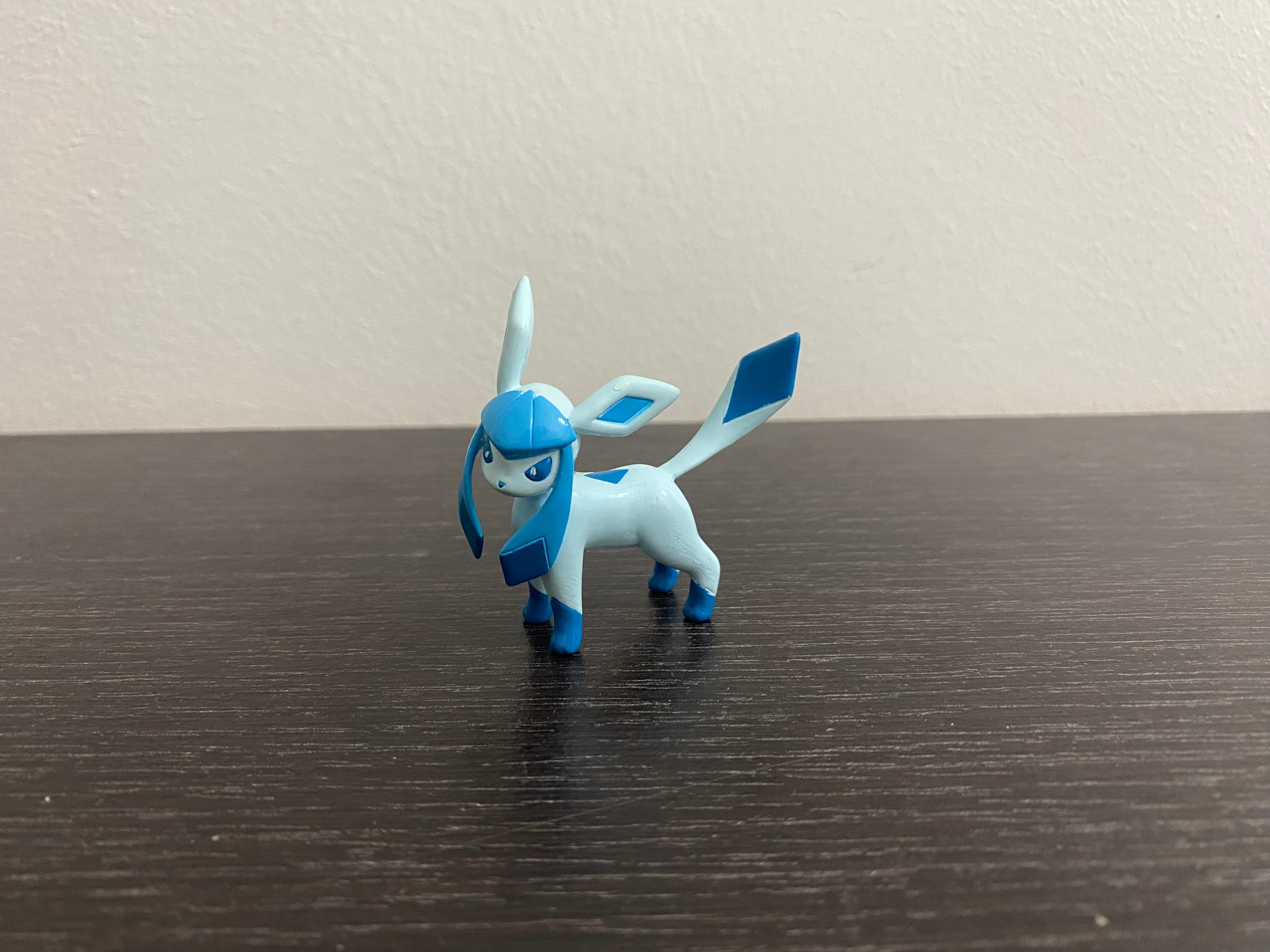 Glaceon Figure Tomy Cgtsj Academynerd