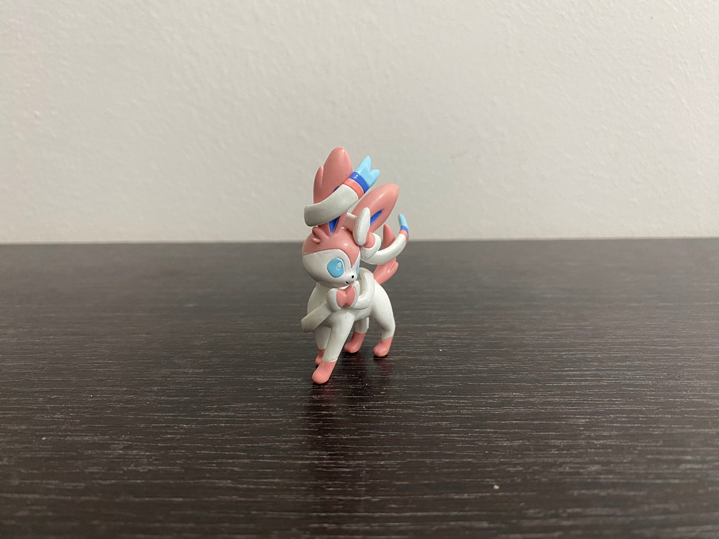 SYLVEON FIRST EDITION - FIGURE TOMY