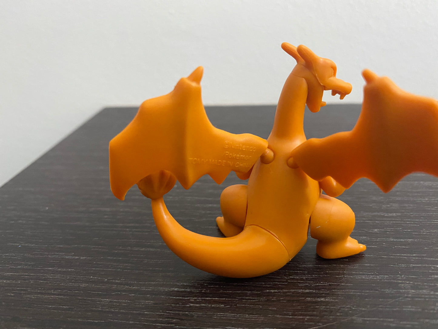 CHARIZARD HYPER SIZE MONOCOLORE - FIGURE TOMY CGTSJ