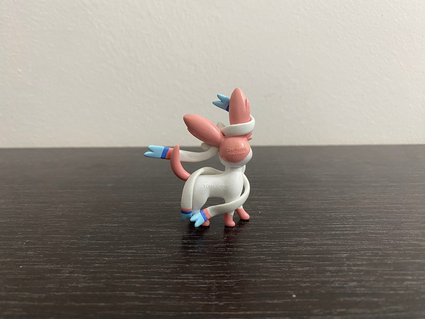 SYLVEON FIRST EDITION - FIGURE TOMY