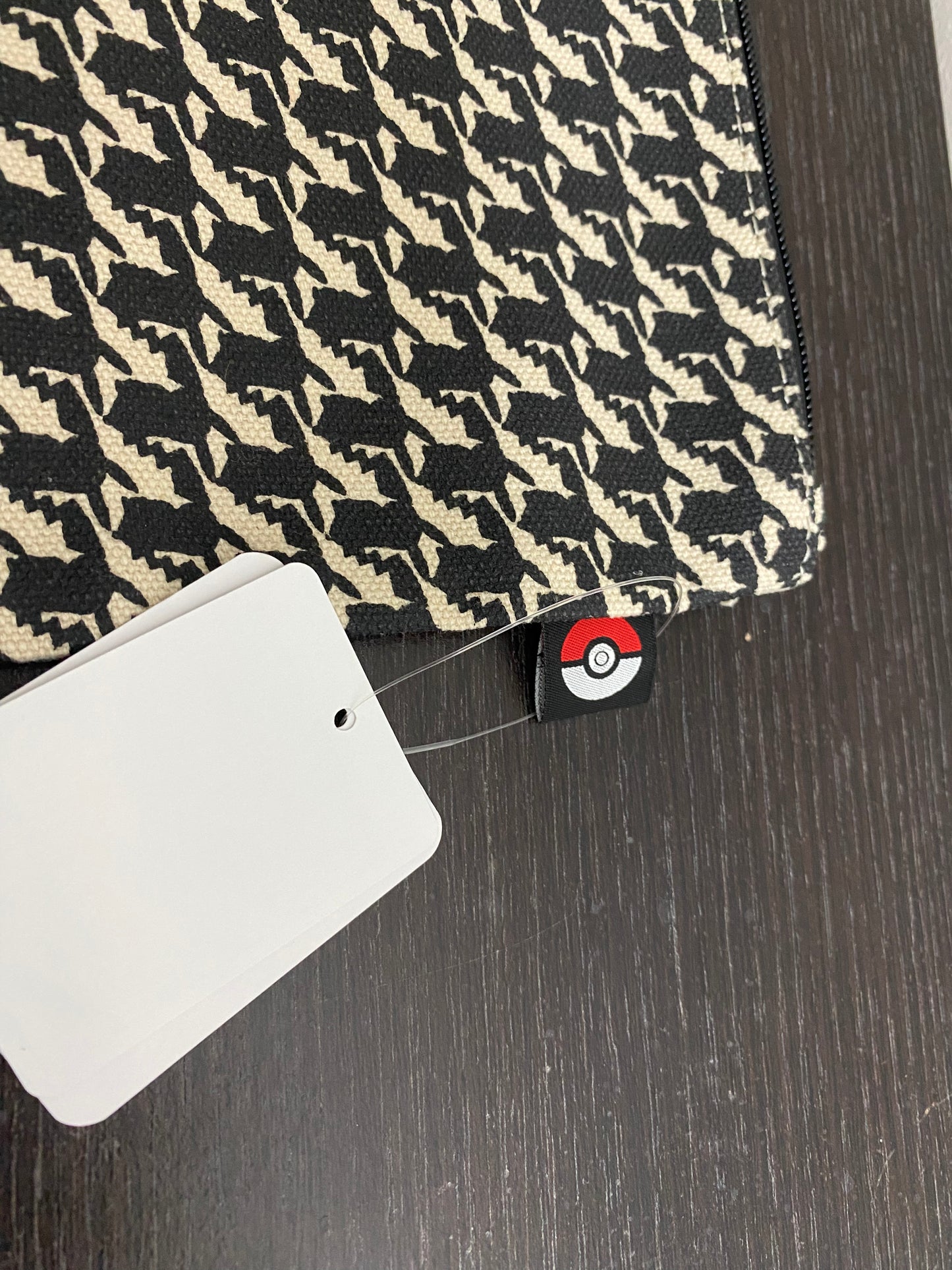 POCHETTE PIKACHU STYLIZED POKEMON CENTER