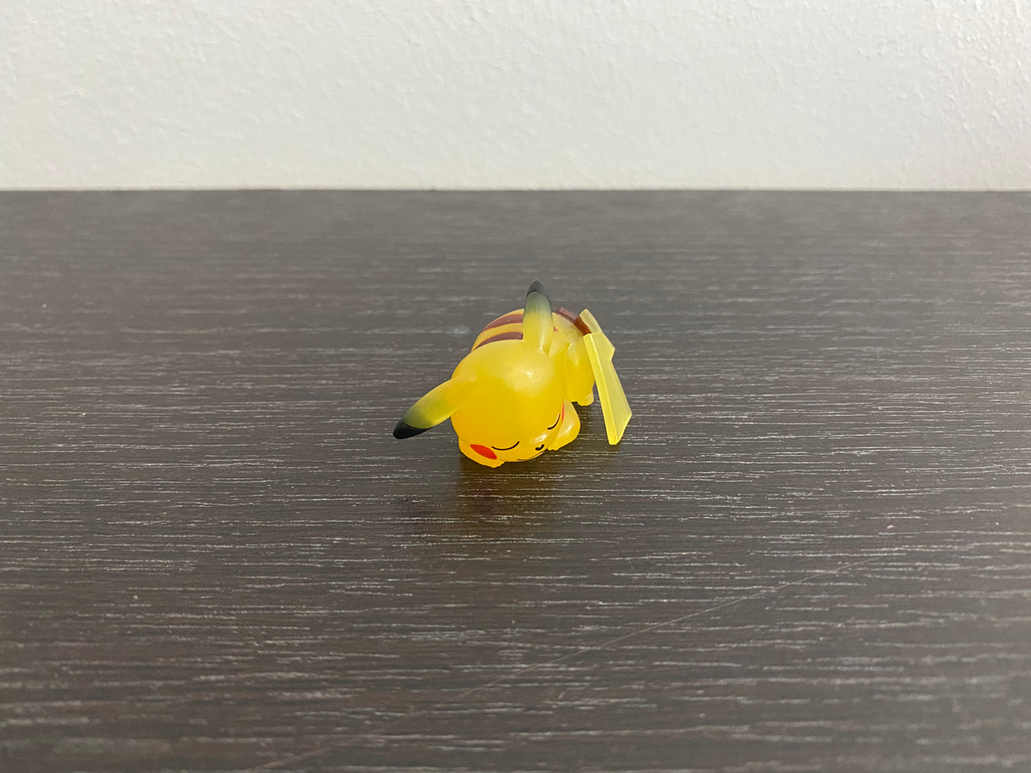 PIKACHU SLEEPING CLEAR FIGURE TOMY-ARTS